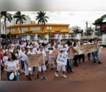 Jovens caminharam na Praça Rui Barbosa
