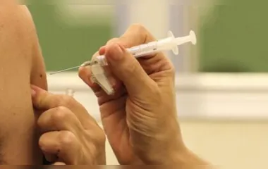 A Organização Mundial de Saúde (OMS) destaca a importância da atualização das doses de vacina