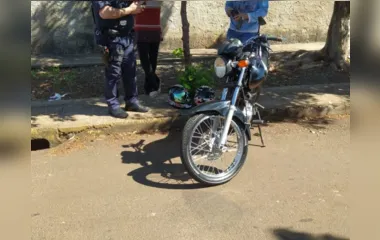 Veículo atinge motocicleta ocupada por casal no bairro 'Vale Verde'