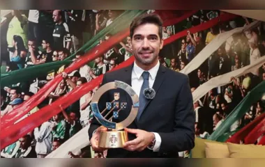 Abel Ferreira vence prêmio em eleição dos melhores do ano em Portugal