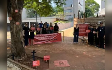 Servidores de Arapongas estiveram em Londrina para protesto