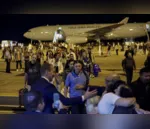 Avião da FAB trazendo 211 brasileiros, na operação Voltando em Paz.