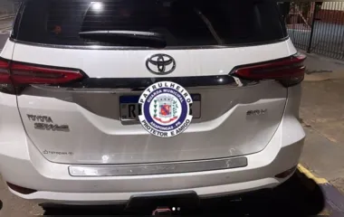 Ladrão tenta furtar Toyota SW4 e é detido pela população em Arapongas