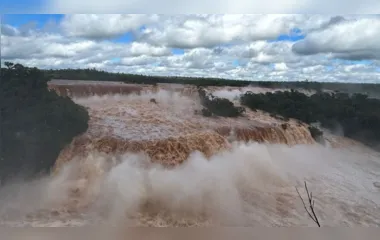 Vazão das Cataratas do Iguaçu chega a 17 milhões de litros por segundo