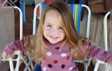 Menina de 3 anos que foi atropelada por ônibus escolar morre na UTI