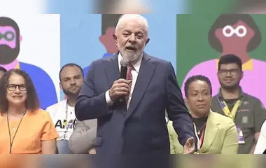 Presidente Lula diz estar feliz com 'ministro comunista' no STF