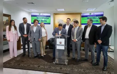 Prefeito de Rio Branco do Ivaí, Pedro Taborda, assina contrato