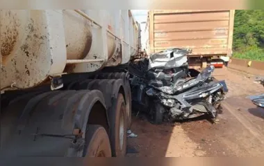Veículos ficaram destruídos em acidente na Serra de Igarapé, no dia 27 de novembro