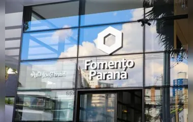 Atendimento na sede da Fomento Paraná em Curitiba. Foto: Geraldo Bubniak/AEN