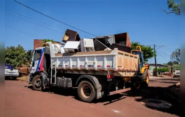 Mutirão enche mais de 40 caminhões de materiais para descarte