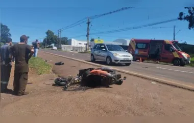Idoso fica ferido ao colidir moto contra carro em Apucarana