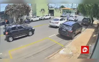 Motorista é prensado contra o próprio carro durante briga de trânsito
