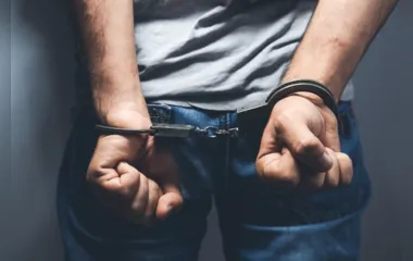 GM prende homem com mandado de prisão em aberto em Arapongas