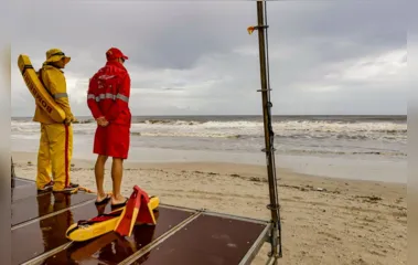 Com temporais, Corpo de Bombeiros alerta para riscos de banho de mar