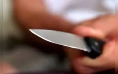 Mulher é presa após ser acusada de ameaçar filhos com faca na região