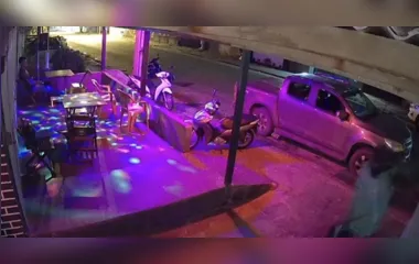 Vídeo mostra momento em que suspeito mata clientes de bar; veja