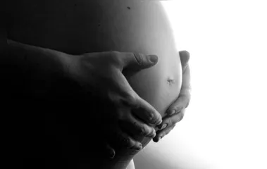 Mulher de Curitiba é suspeita de vender filho ainda no ventre