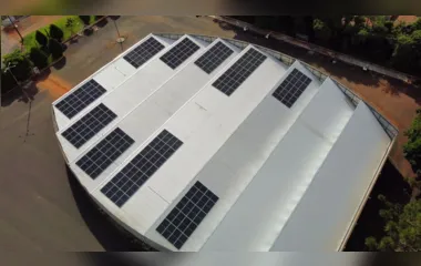 Instalação de usina fotovoltaica entra em fase de conclusão em Jandaia