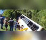 Ônibus tombou na BR-116