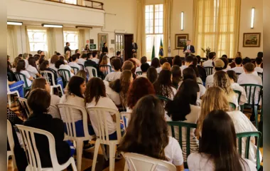 Presidente do STF ministra palestra para alunos de colégio do Paraná