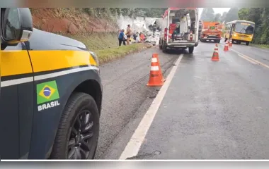 Motorista de 51 anos morre após batida entre duas carretas no Paraná