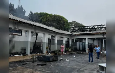 Escola estadual é destruída por incêndio em Itaúna do Sul