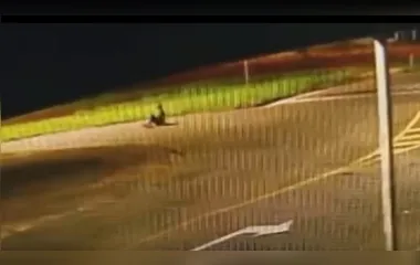 Vídeo: homem deita no meio da rua e morre atropelado no norte do PR