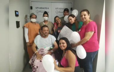 Família comemora alta de paciente entubado após dengue em Apucarana