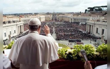Vaticano diz que mudança de gênero e aborto 'ameaçam dignidade humana'