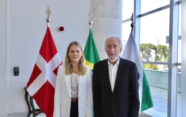 Potências do PR são apresentadas a embaixadores da Dinamarca e Uruguai