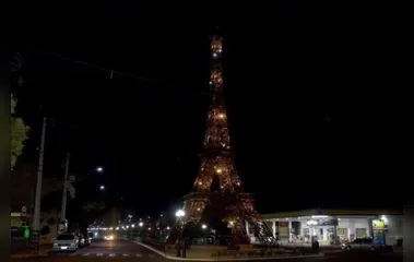 Mulher tenta se jogar da réplica da Torre Eiffel em Ivaiporã
