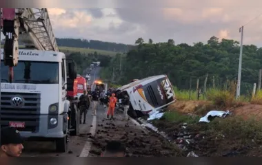 Sobe para nove total de mortos em acidente com ônibus na Bahia