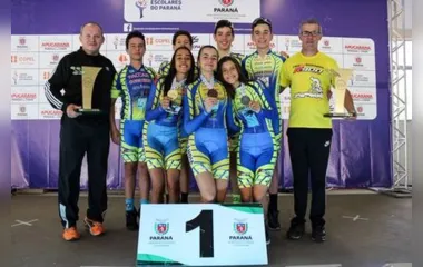 Equipe de ciclismo do Colégio Souza Naves, de Rolândia, ficou em primeiro lugar nas duas categorias - Foto: SEED