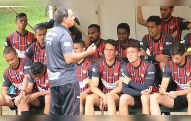 O treinador Nei César vem fazendo testes no Apucarana Sports |  Foto: www.oesporte.com.br
