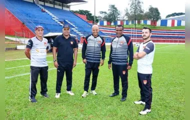 Valdir Neves, Betão, Norberto Lemos, Toninho Santos e Alisson Lucas, parte da comissão técnica do Apucarana Sports |  Foto: Delair Garcia