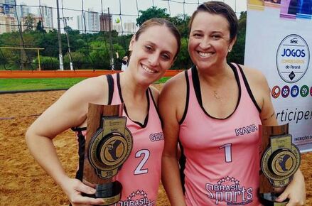 Geise Sorci e Cláudia Portella se destacaram nesse final de semana na modalidade de vôlei de praia - Foto: Divulgação