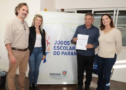 Cristiano Del Rei, Jossuela Pinheiro, Hélio Wirbiski e Márcia Tomadon, durante encontro ontem em Curitiba  |  Foto: Divulgação