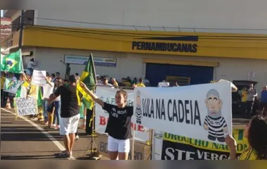Manifestação popular na Praça Rui Barbosa