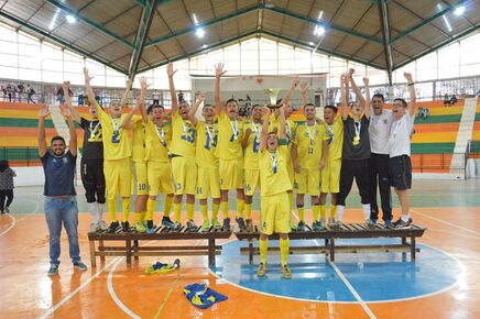 A equipe de futsal masculino de Arapongas foi campeã invicta na fase regional dos JOJUP´s - Foto: Divulgação