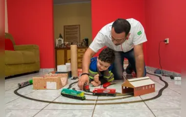 Pai e filho dividem paixão pelo ferromodelismo