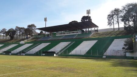 O Estádio Municipal dos Pássaros terá o jogo entre Arapongas e Cambé neste domingo - Foto: Sérgio Rodrigo