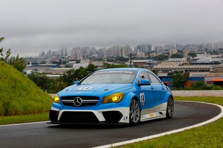 Já confirmado nas 500 Milhas de 2019, o Mercedes-Benz CLA 45 AMG será pilotado pelo trio Victorette Júnior/M. Abreu/M. Karan  - Foto: Vanderley Soares/Divulgação