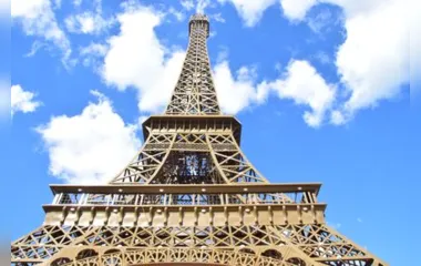 Festa na cidade será na Praça França, tendo como vista a réplica da Torre Eiffel. (Foto: Ivan Maldonado)
