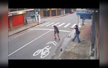 Moradora de rua é morta a tiros após pedir dinheiro; veja vídeo