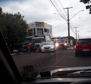 O acidente aconteceu na Av. Matos Leão, em frente ao numeral 762. (Foto: WhatsApp)