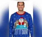 Rede de supermercados se desculpa após vender suéter de Papai Noel com cocaína
