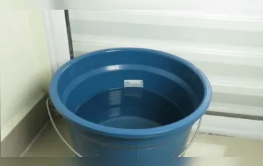 Criança morre afogada após cair dentro de balde 