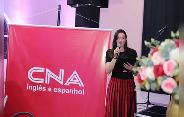 CNA Apucarana realiza formatura de alunos dos cursos de inglês e espanhol