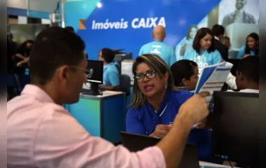 Os principais bancos brasileiros oferecem calculadoras online que ajudam a entender o impacto das prestações sobre o orçamento. (Foto: José Cruz/Agência Brasil)