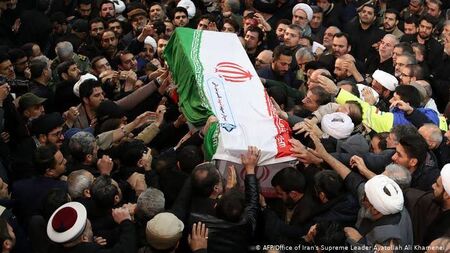 Tumulto no funeral de Suleimani em Kerman deixa ao menos 32 mortos
